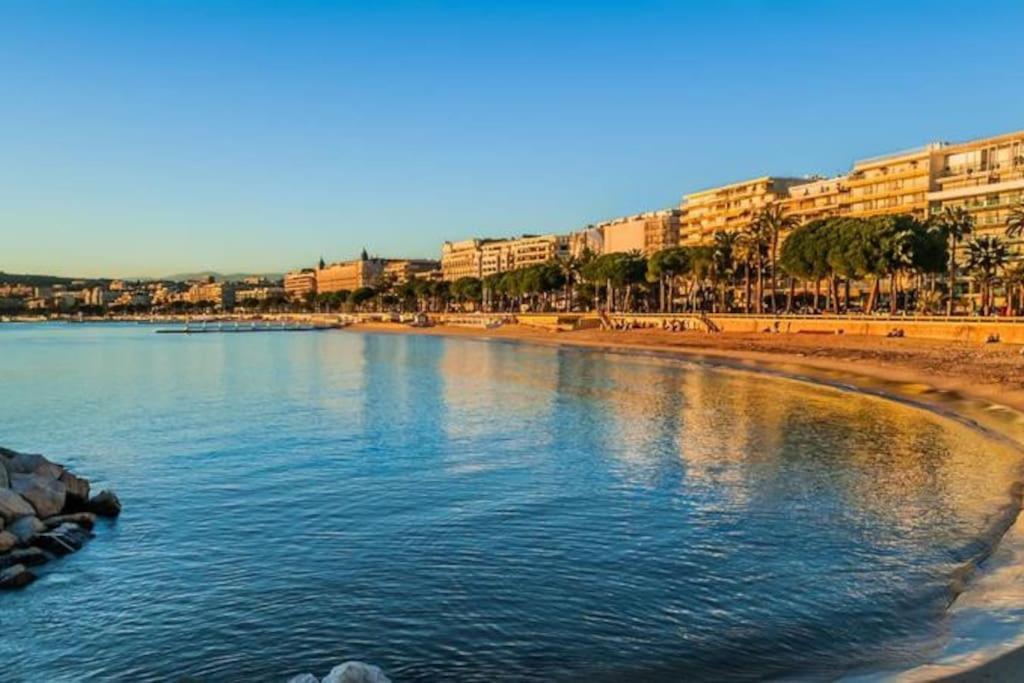 2 Bedrooms Seafront Cannes Exteriör bild